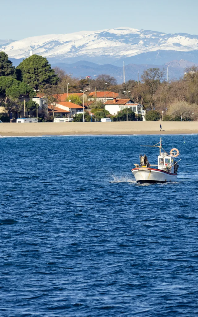 Fischerboot Au Racou Fond Enneige Argelestourisme Lionel Faliu 7841